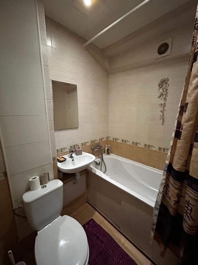 Apartment Near Train Station And Close To City Center Київ Екстер'єр фото