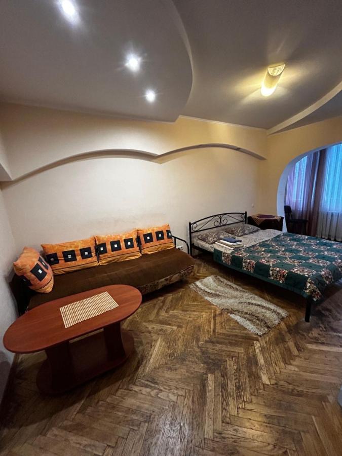 Apartment Near Train Station And Close To City Center Київ Екстер'єр фото